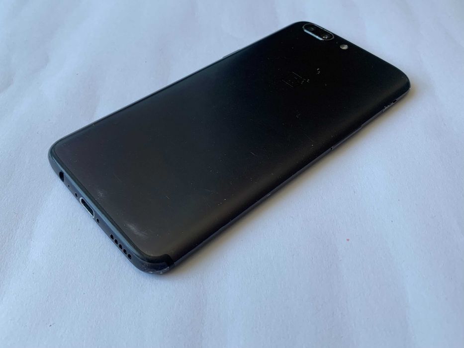 Телефон OnePlus 5