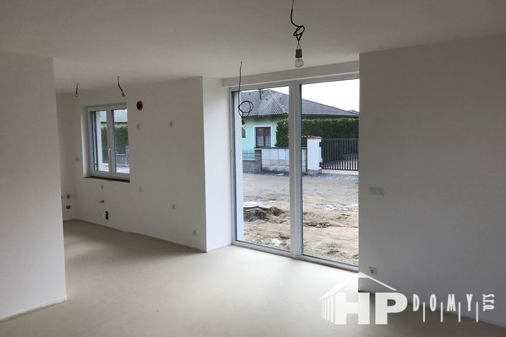 Casa le structura metalica la gata sau la rosu