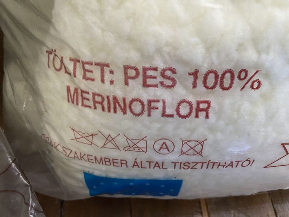 Set patura si 2 perne Merinos - nefolosit- 2 seturi(2 paturi+4 perne )