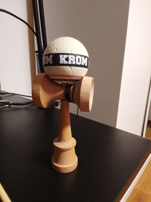 Kendama Strogo Alb
