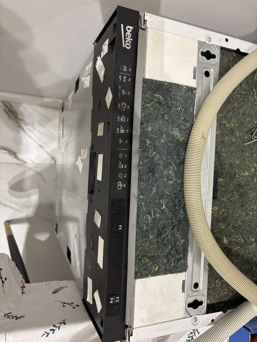 Masina de spalat vase incorporabila slim functionabila BEKO DIS26020, 2017, 10 seturi, 6 programe, 45 cm, A++, stare buna