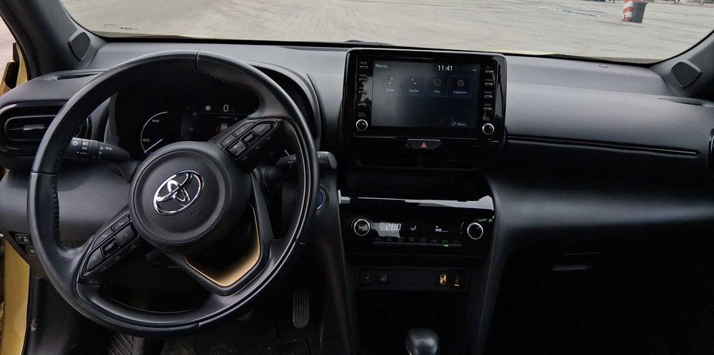 VÂNZARE Toyota Yaris Cross Hybrid,4x4, an 2023, Preț: 19.800 euro + TVA