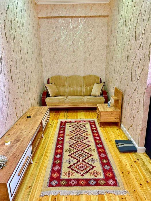 Малика бозор оркасида навастройка 2 хона зудлик билан сотилади