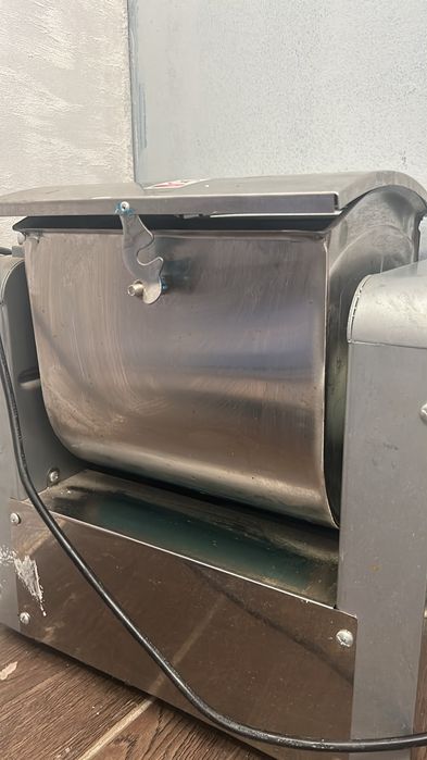 Продам тестомес 8кг