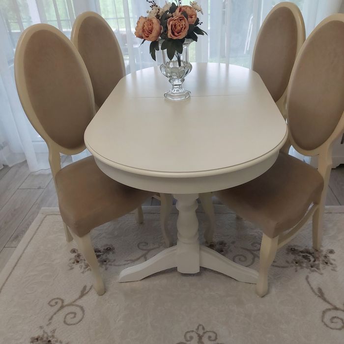 Masă ovala extensibila alba