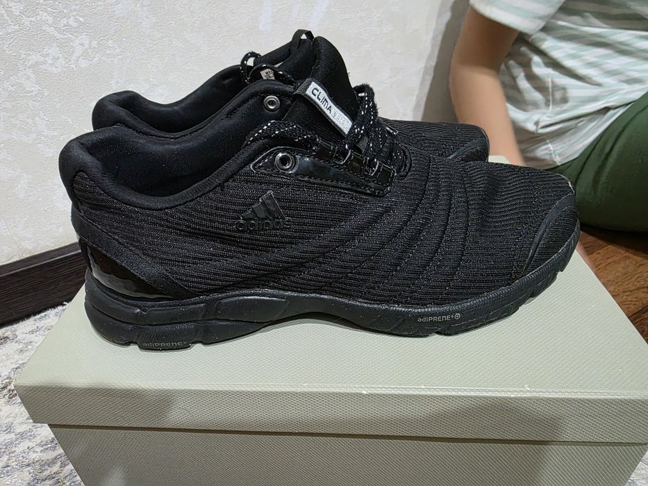 Продам женские кроссовки ОРИГИНАЛ р.39