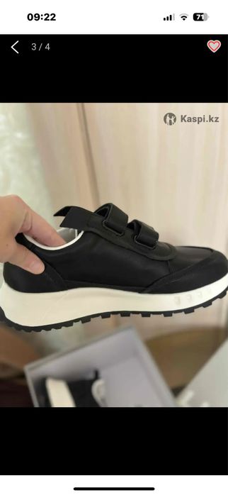 Срочно продам кроссовки