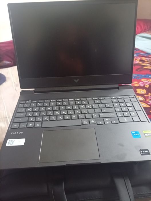 Noutbuk sotiladi yangi igravoy sumkasi qoʻshimcha klaviatura mishkasi