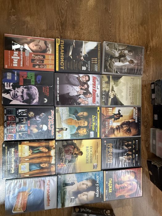 Диски кассеты VHS