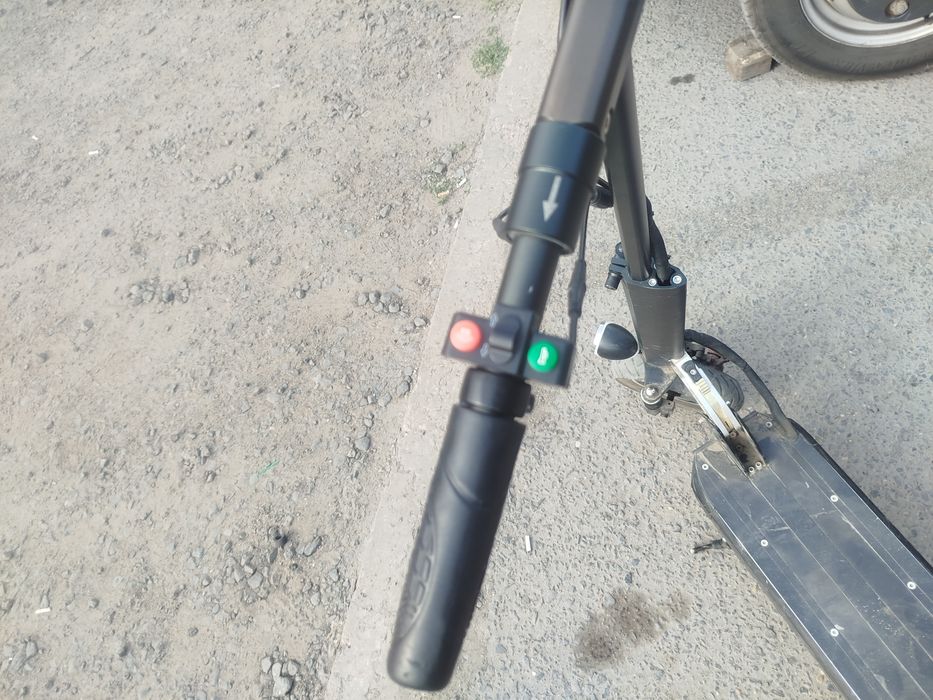 Электросамокат KUGO M4
