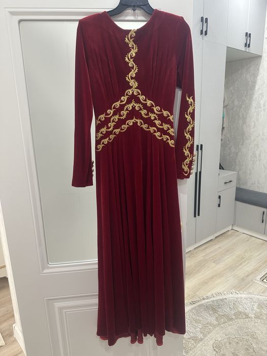 “Нұршах” брендімен тігілген қазақша көйлек