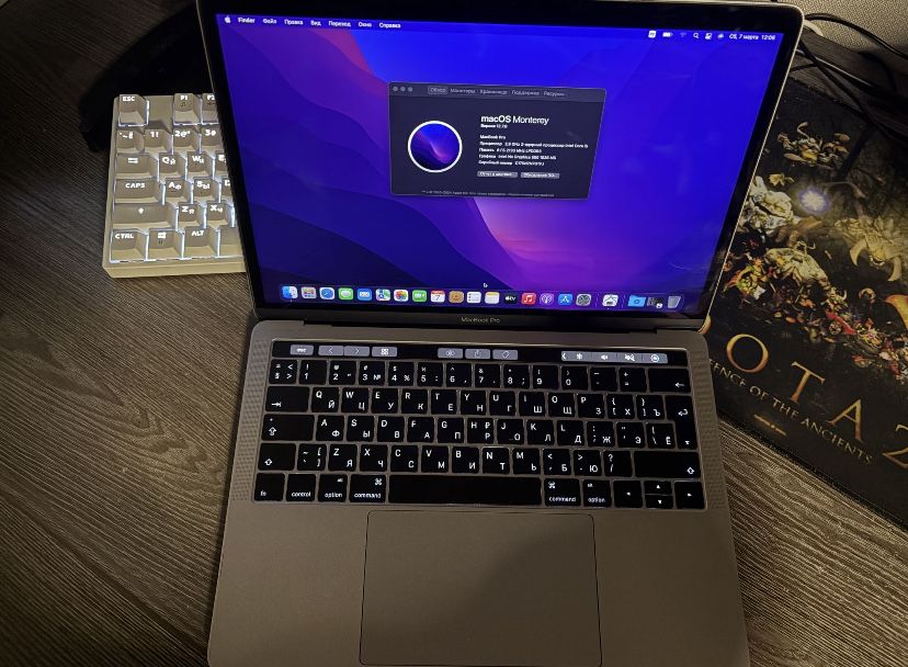 MacBook Pro 13 2016 с тачбаром
