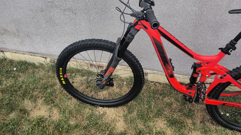 Giant Reign 2 (Model 2021) – Mărime M – Roți 27.5" – Echipare Stock