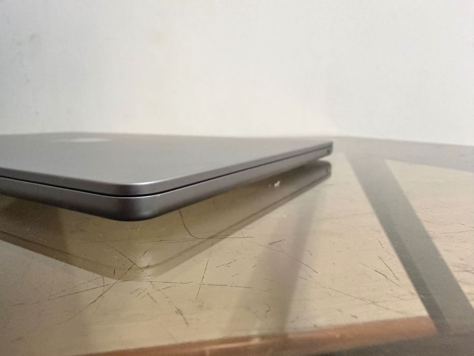 Срочно MacBook m2 256g 8g