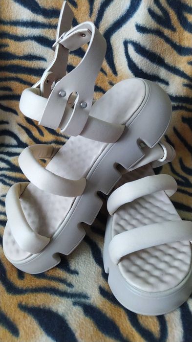 Дамски обувки и маратонки