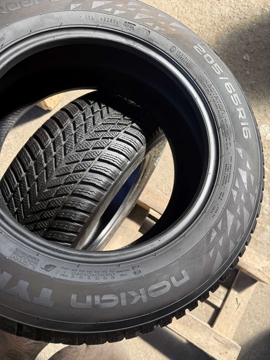2x Anvelope iarna 205/65 r16 M+S - Nokian Snowproof 2