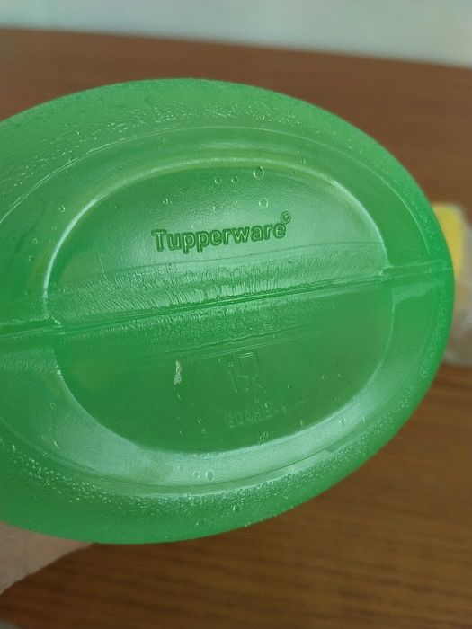Tupperwear кутия за хладилник,ръчна цитруспреса и детско шише