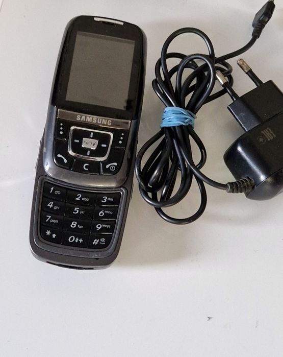 Telefon Samsung D600 cu încărcător original