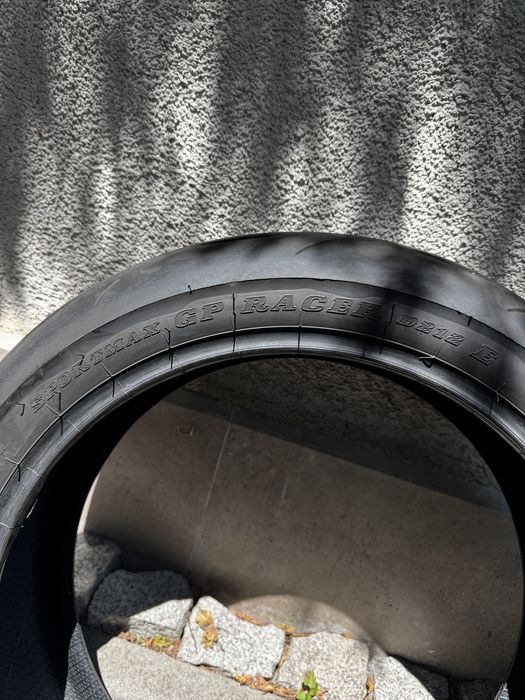 Продавам мото гуми Dunlop d212 gp racer
