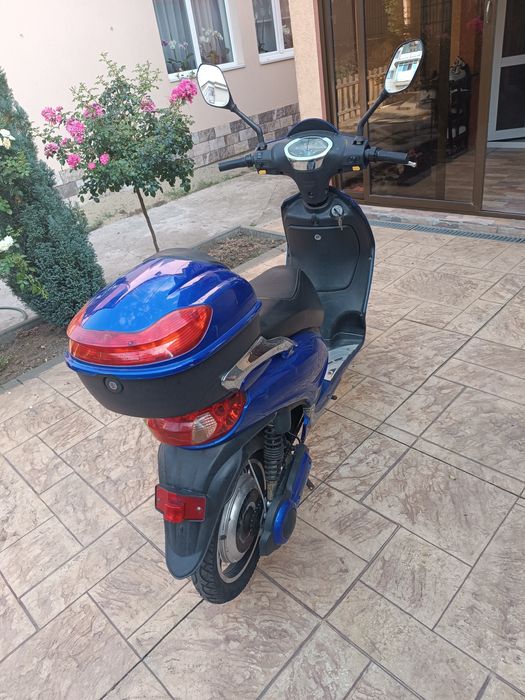 Scuter electric.