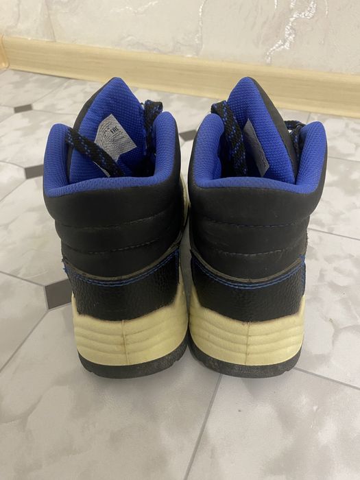 продаются Ботинки