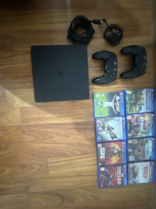 PS4 slim 500GB utilizat puțin + 8 jocuri de ps4