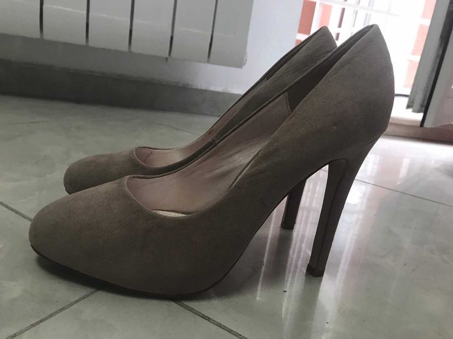 Продавам дамски боти и обувки