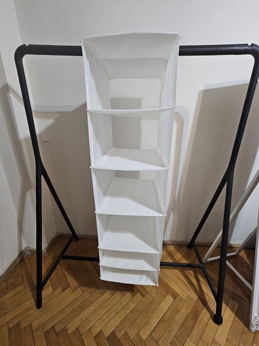 Suport haine cu cutii depozitare