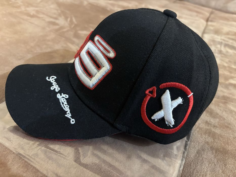 Шапка на Jorge Lorenzo 99