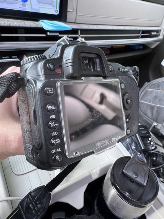 Nikon D90 с китовой линзой и 18-200
