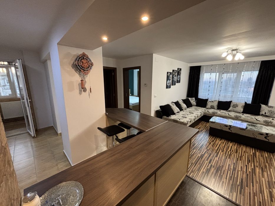 Inchiriez apartamanent 3 camere cu open space, zona Dacia