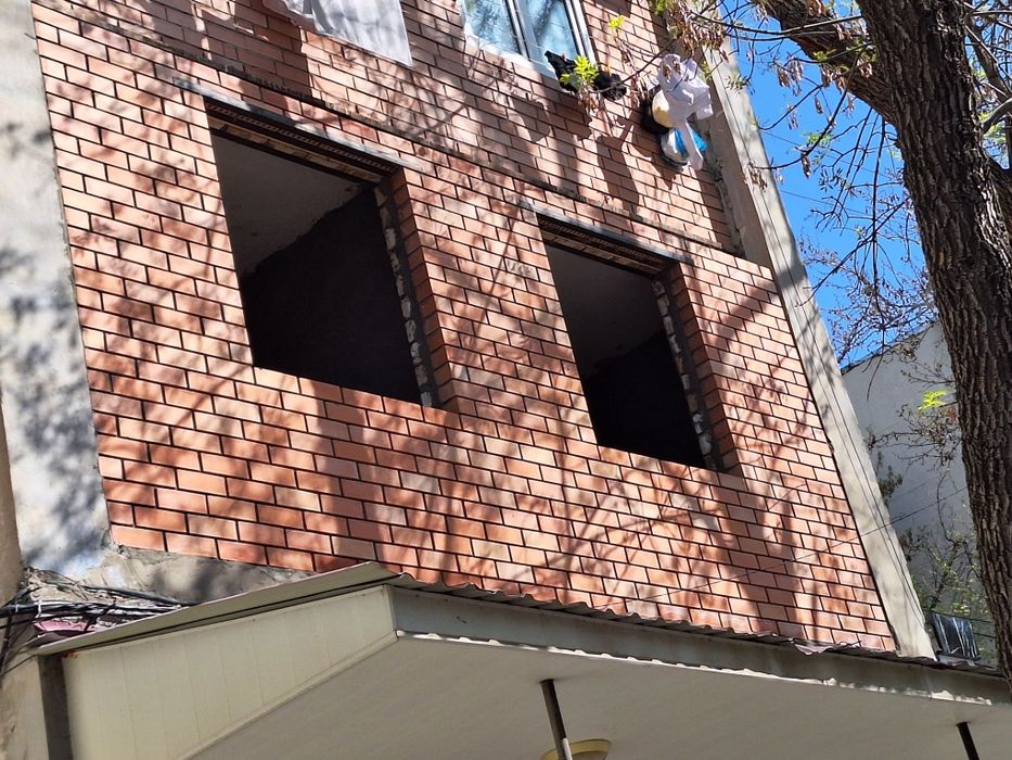 Кладка  кирпича  БАЛКОНА + Штукатурка, Стяжка, Сварочный  работы  !