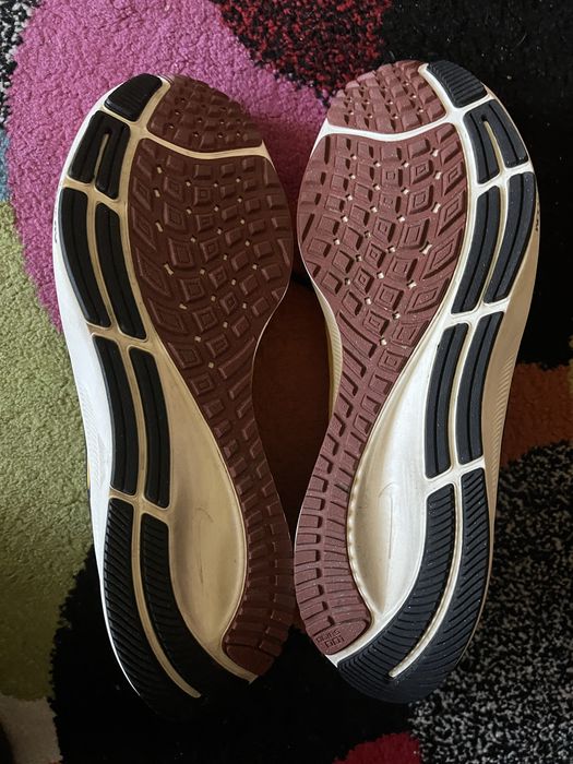 Vând pantofi sport Nike Air Zoom Pegasus