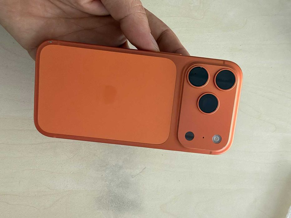De vanzare iPhone 17 Pro Orange– pentru piese/ dezmembrari