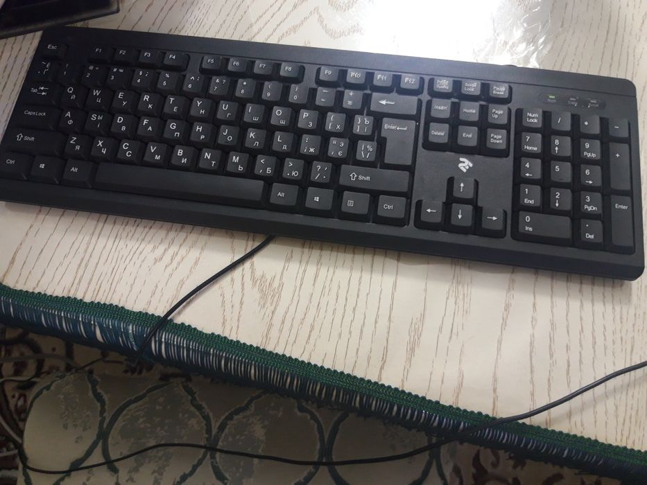 Продам клавиатуру