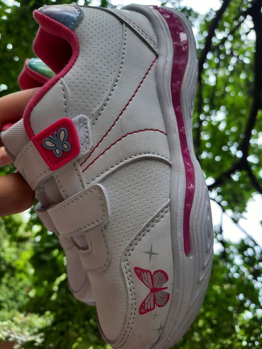 Белые кроссовочки в отличном состоянии