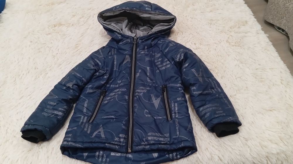 Продам детскую куртку