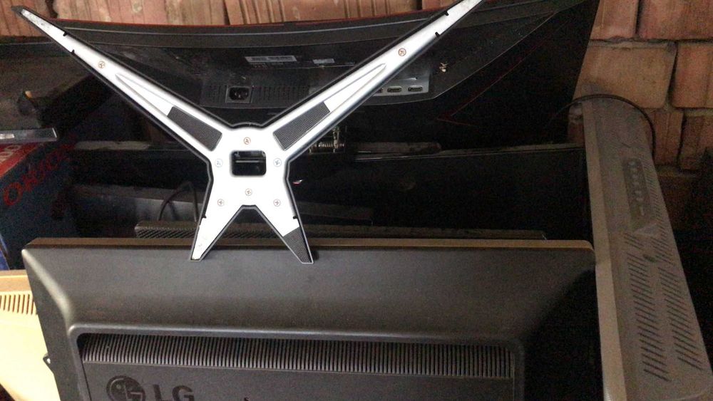 Lot Monitoare LCD si LED