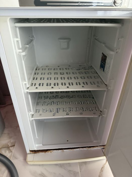 Продается маленьки Морозильник