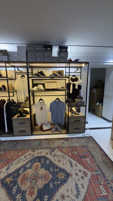 Продается стелажи для магазина одежды срочно , стилаж вешалка