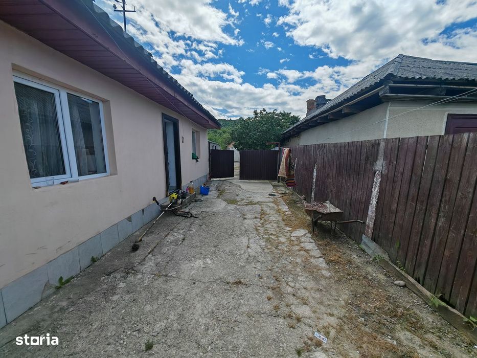 Oportunitate Rară: 3 Case în Aceeași Curte| 66.000 euro