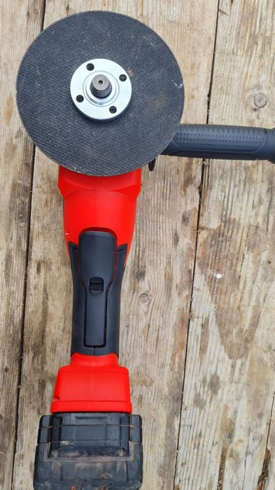 Vând polidisc / polizor unghiular milwaukee 18v