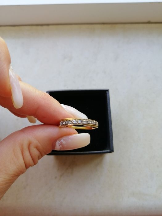 Златни пръстени с диаманти