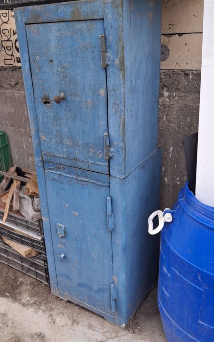 Продам сейф железный