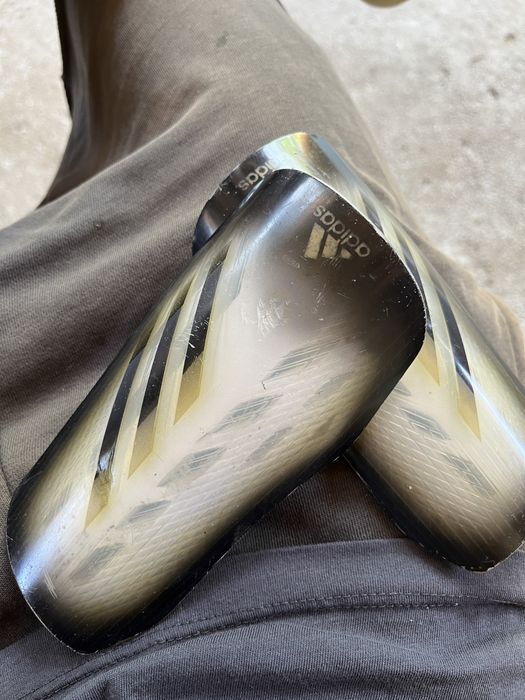 Aparatori de fotbal adidas