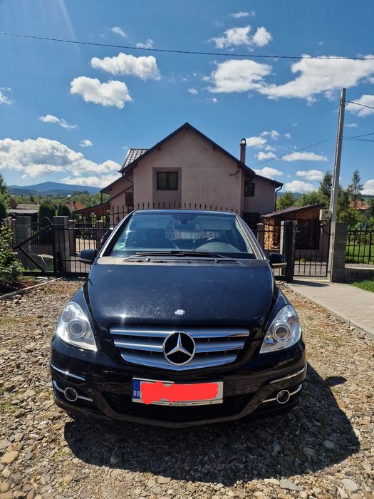Mercedes-Benz B180 2011