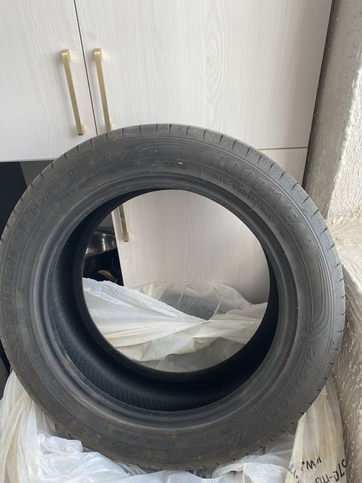 Продам летние шины 215/55/17 15 тыс