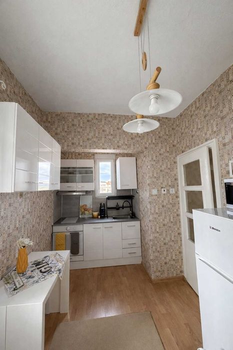 Дава се под наем Двустаен апартамент в София, Център - 70 кв.м за 580 € - Снимка #1