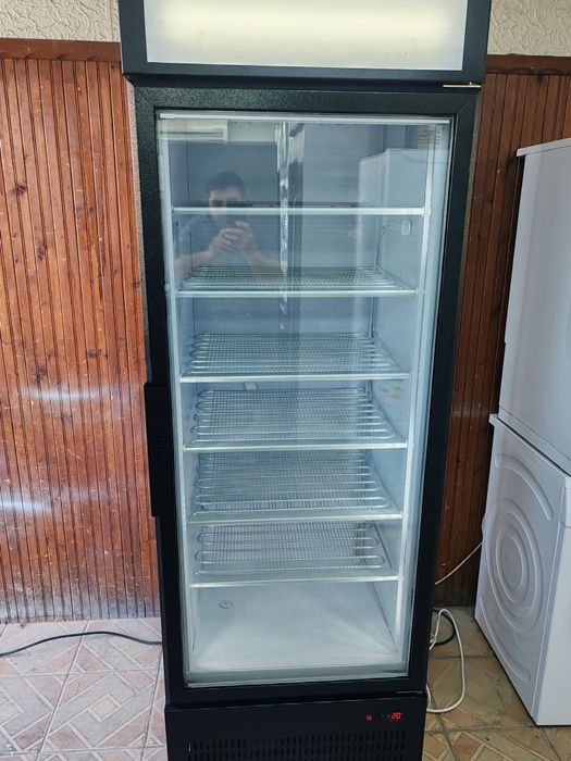 Минусова XXL вертикална хладилна витрина за лед сладолед и храни  Epta Made in Itali  с 1 година гаранция!