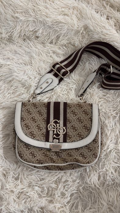 Дамска чанта Guess